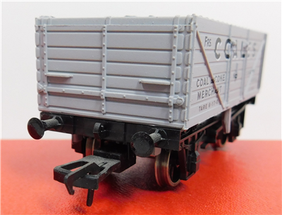 57008b