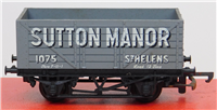 57381